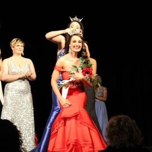 Jovani customized mermaid gown size 2. Winning gown!